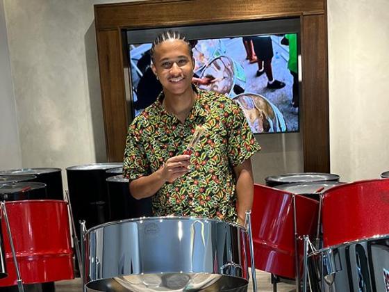 Chudi with steel pans